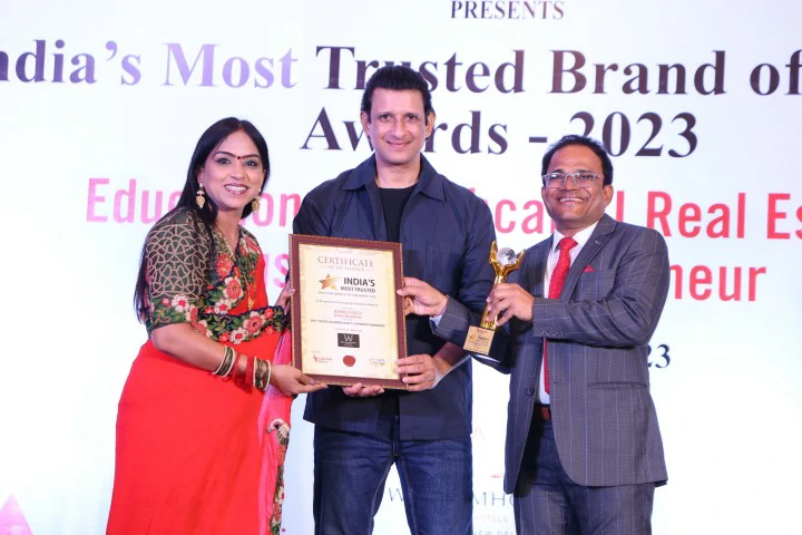 India's Most Trusted Brand of the Year Award 2023 presented to Advanced Health